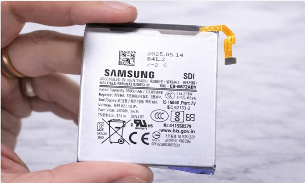 Samsung Galaxy Z Flip8 Battery Leak Small-Upgrade